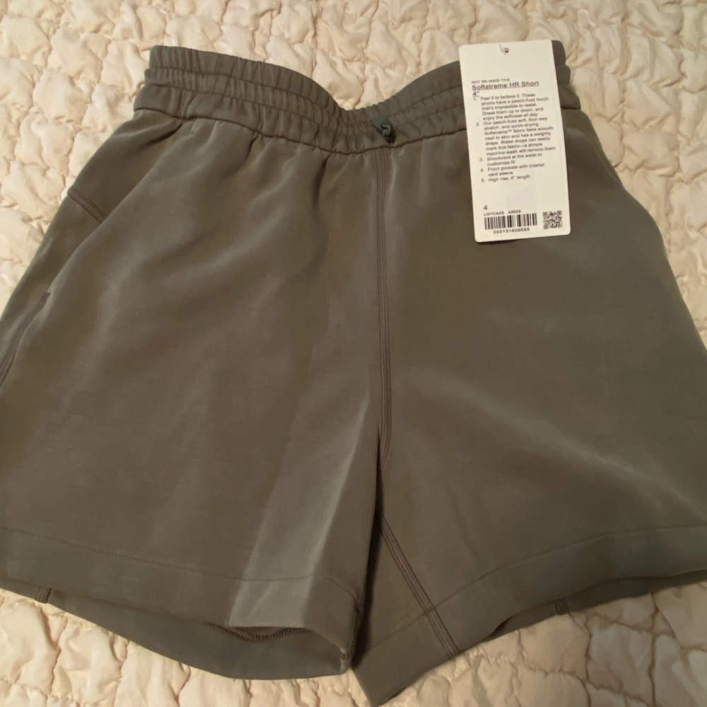 lululemon women’s softstreme shorts